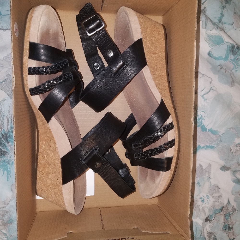 Ugg Sandals Women's sz 10 Black, Cork Very Nice